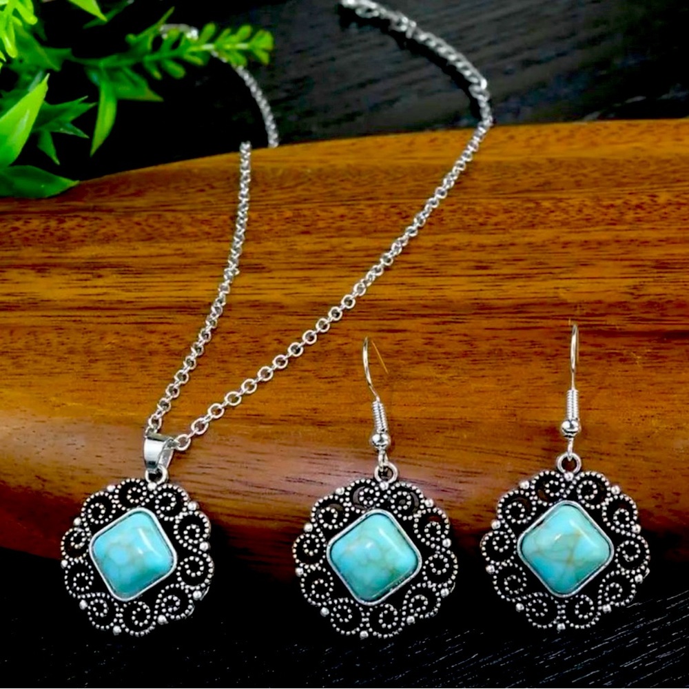 ✨New Boho earrings and Blue necklace Set✨